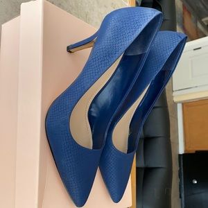 Size 7 BCBG Navy blue